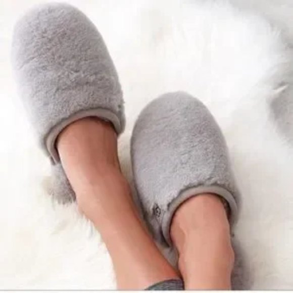 ugg Shoes - UGG Women's 9 Fluffette Slipper in Gray  Sz: 9